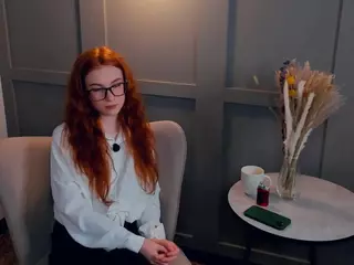MaeEdman's Live Sex Cam Show