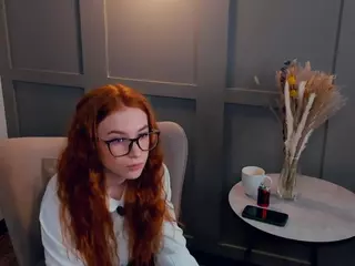 MaeEdman's Live Sex Cam Show