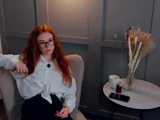 MaeEdman's Live Sex Cam Show