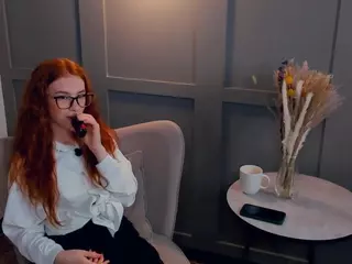 MaeEdman's Live Sex Cam Show