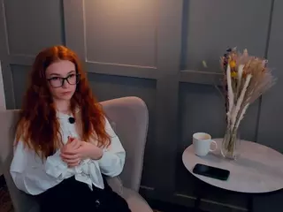MaeEdman's Live Sex Cam Show