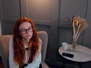 MaeEdman's Live Sex Cam Show