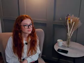 MaeEdman's Live Sex Cam Show