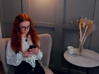 MaeEdman's Live Sex Cam Show