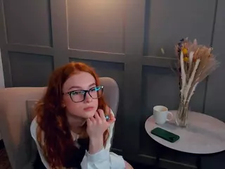 MaeEdman's Live Sex Cam Show