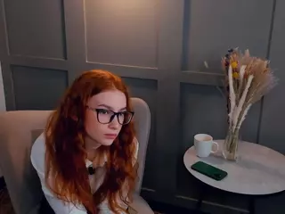 MaeEdman's Live Sex Cam Show