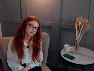 MaeEdman's Live Sex Cam Show
