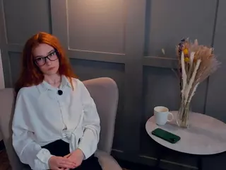 MaeEdman's Live Sex Cam Show