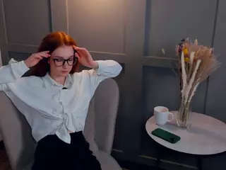 MaeEdman's Live Sex Cam Show
