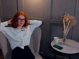 MaeEdman's Live Sex Cam Show