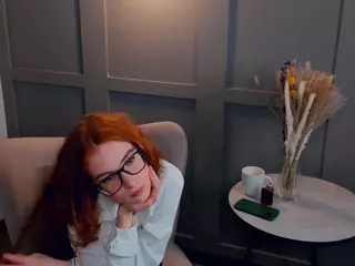 MaeEdman's Live Sex Cam Show