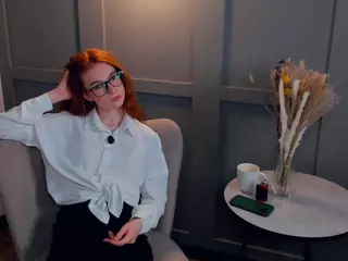 MaeEdman's Live Sex Cam Show