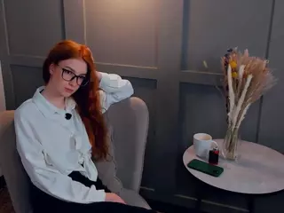 MaeEdman's Live Sex Cam Show