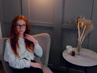 MaeEdman's Live Sex Cam Show