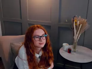 MaeEdman's Live Sex Cam Show
