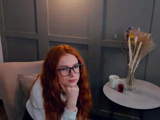 MaeEdman's Live Sex Cam Show