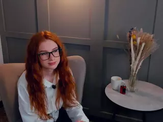 MaeEdman's Live Sex Cam Show