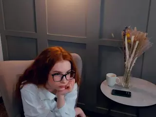 MaeEdman's Live Sex Cam Show