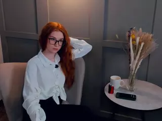 MaeEdman's Live Sex Cam Show
