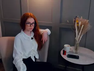 MaeEdman's Live Sex Cam Show