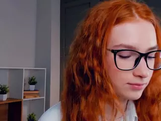 MaeEdman's Live Sex Cam Show
