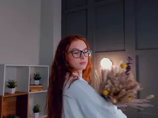 MaeEdman's Live Sex Cam Show