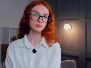 MaeEdman's Live Sex Cam Show