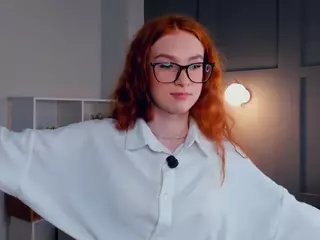 MaeEdman's Live Sex Cam Show