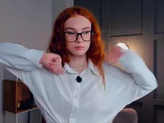 MaeEdman's Live Sex Cam Show
