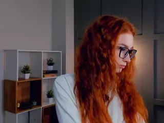 MaeEdman's Live Sex Cam Show