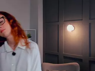 MaeEdman's Live Sex Cam Show