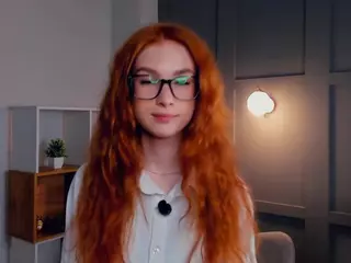 MaeEdman's Live Sex Cam Show