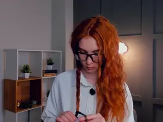 MaeEdman's Live Sex Cam Show