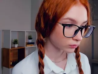 MaeEdman's Live Sex Cam Show