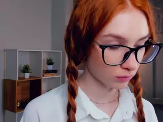 MaeEdman's Live Sex Cam Show