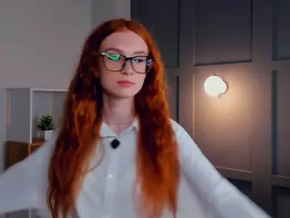 MaeEdman's Live Sex Cam Show