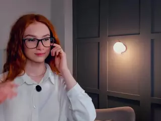 MaeEdman's Live Sex Cam Show