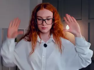 MaeEdman's Live Sex Cam Show