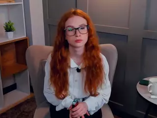 MaeEdman's Live Sex Cam Show
