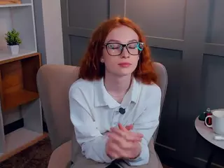 MaeEdman's Live Sex Cam Show