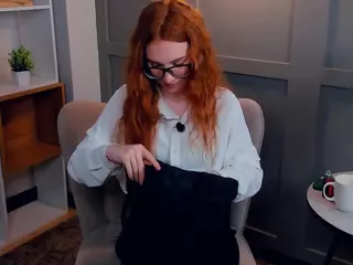 MaeEdman's Live Sex Cam Show