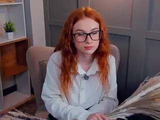 MaeEdman's Live Sex Cam Show