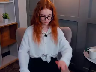 MaeEdman's Live Sex Cam Show