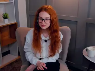 MaeEdman's Live Sex Cam Show