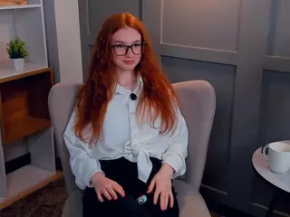 MaeEdman's Live Sex Cam Show