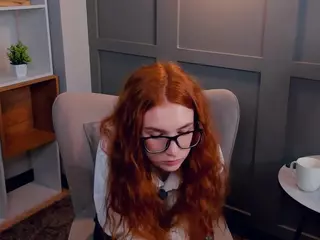 MaeEdman's Live Sex Cam Show