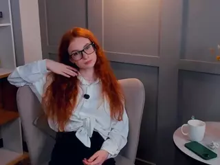 MaeEdman's Live Sex Cam Show