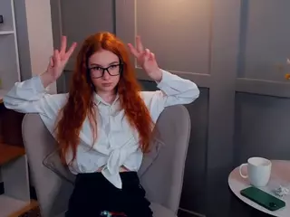 MaeEdman's Live Sex Cam Show