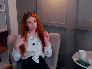 MaeEdman's Live Sex Cam Show