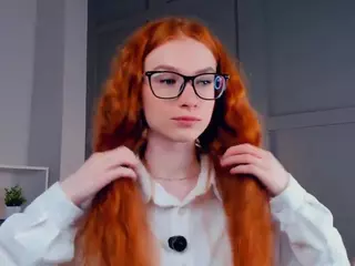MaeEdman's Live Sex Cam Show